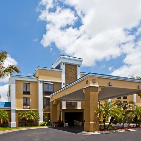 Holiday Inn Express Vero Beach-West I-95 By Ihg Екстериор снимка