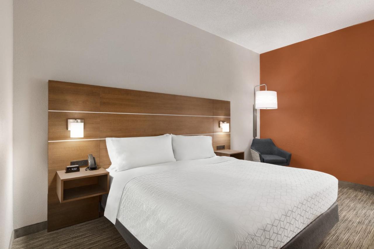 Holiday Inn Express Vero Beach-West I-95 By Ihg Екстериор снимка