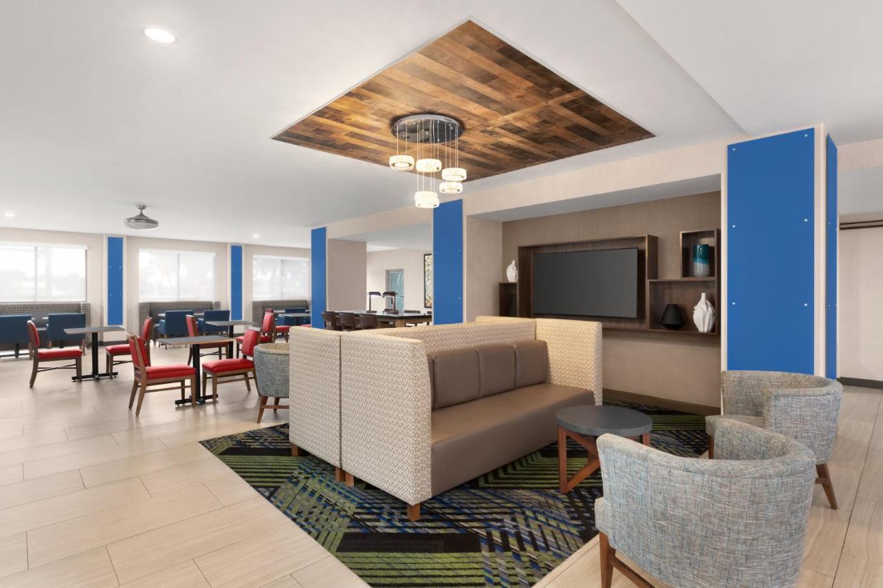 Holiday Inn Express Vero Beach-West I-95 By Ihg Екстериор снимка