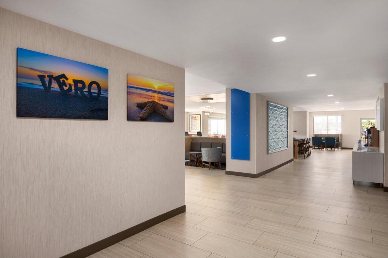 Holiday Inn Express Vero Beach-West I-95 By Ihg Екстериор снимка