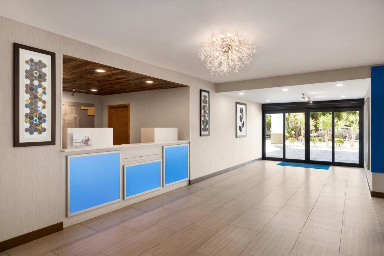 Holiday Inn Express Vero Beach-West I-95 By Ihg Екстериор снимка