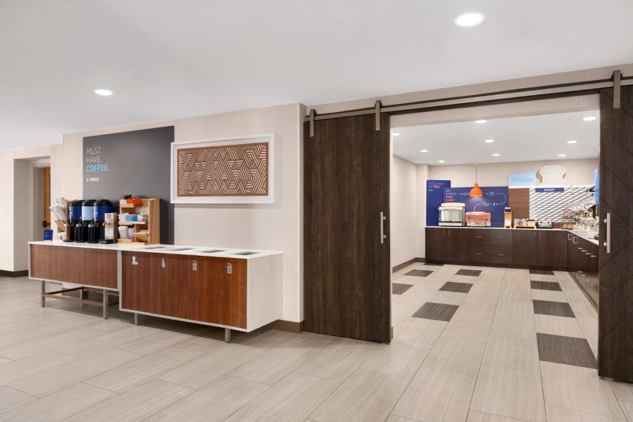 Holiday Inn Express Vero Beach-West I-95 By Ihg Екстериор снимка