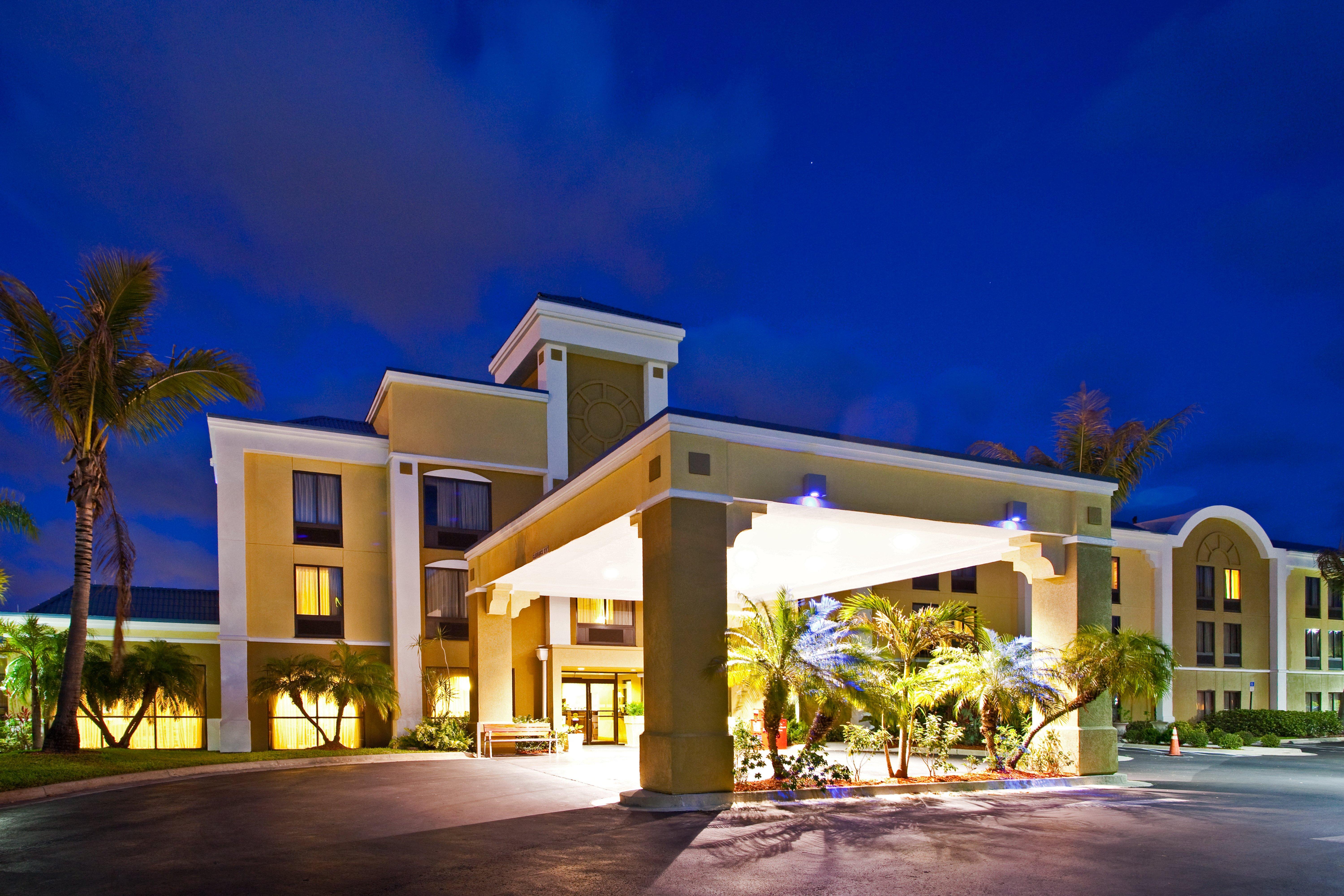 Holiday Inn Express Vero Beach-West I-95 By Ihg Екстериор снимка