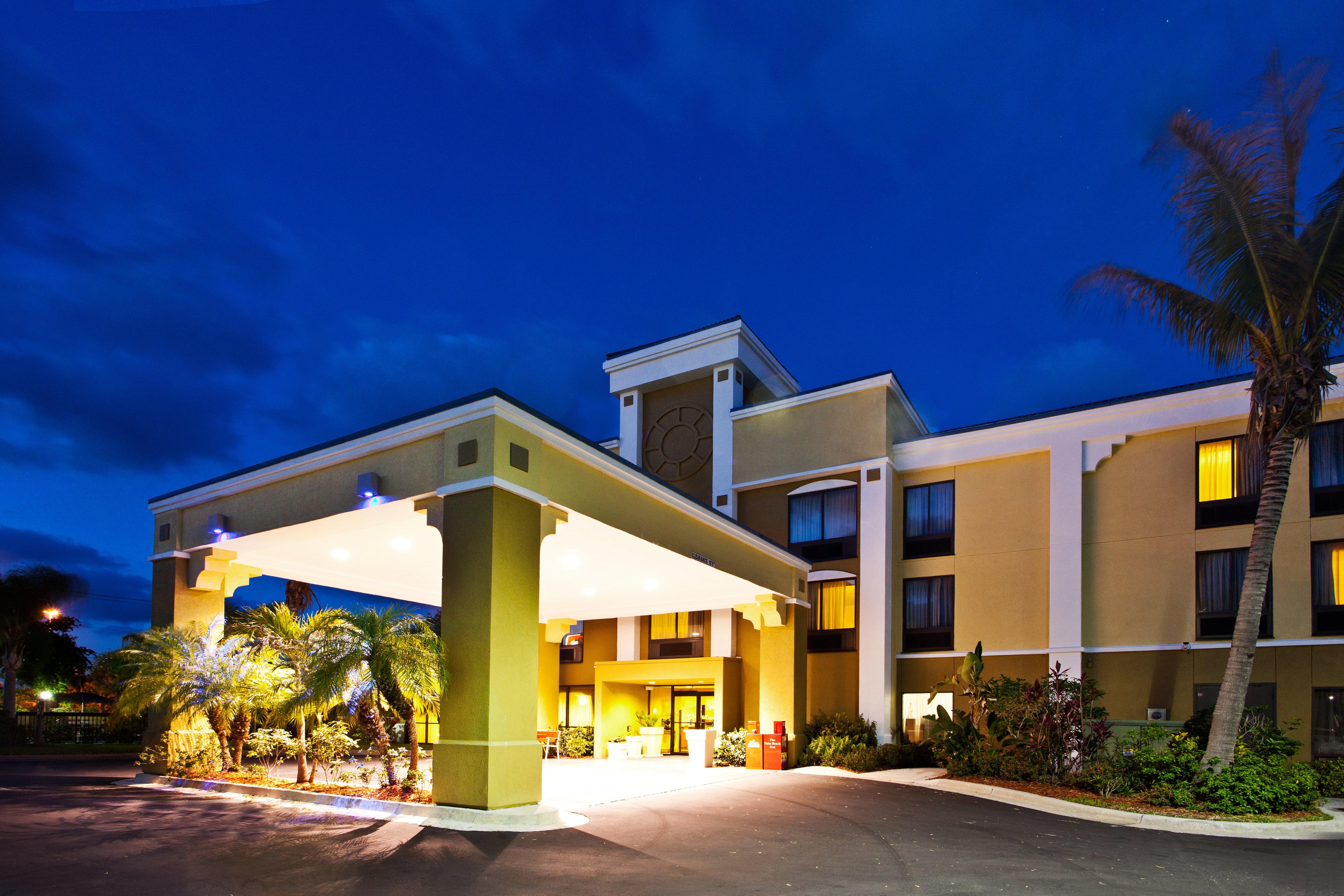 Holiday Inn Express Vero Beach-West I-95 By Ihg Екстериор снимка