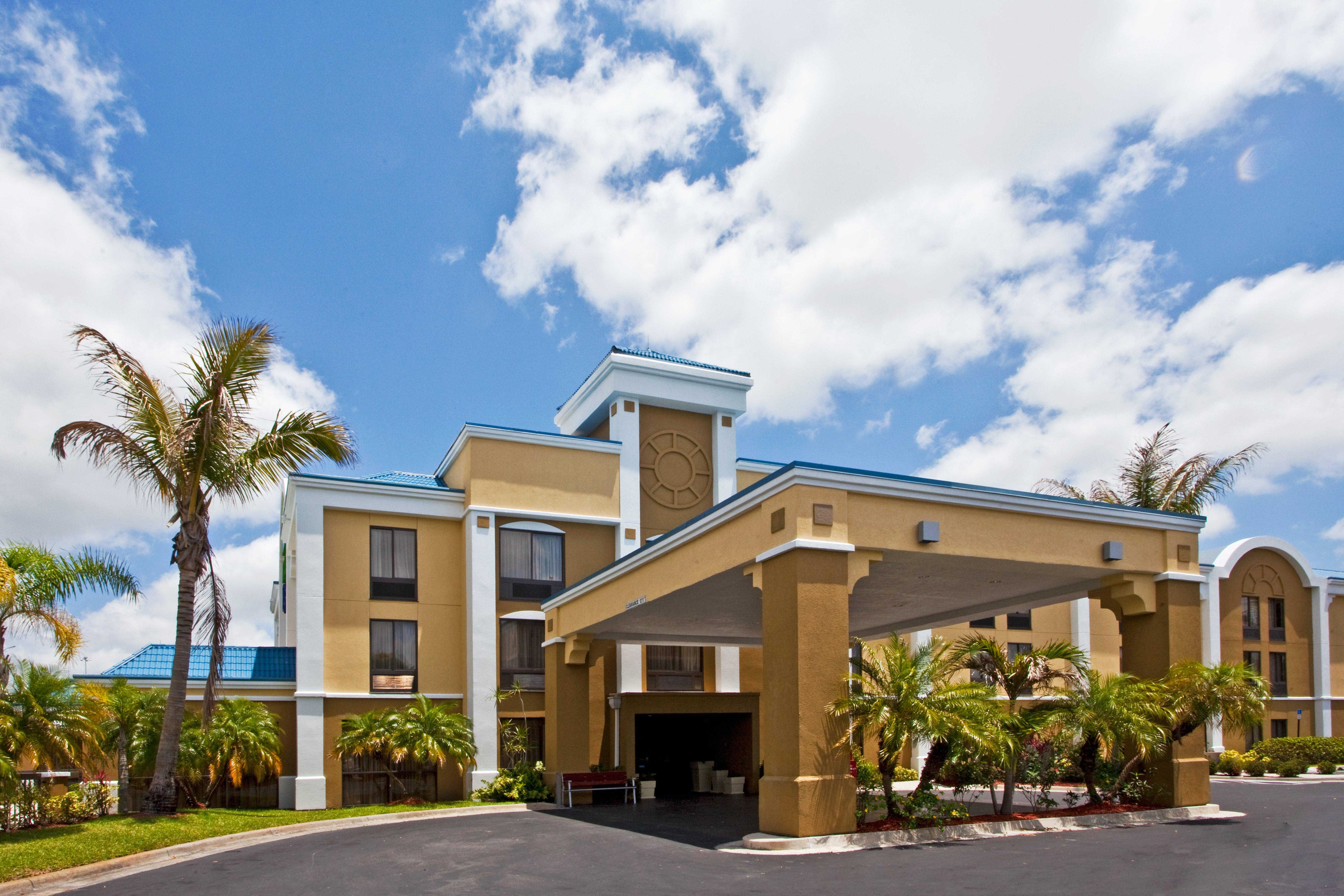 Holiday Inn Express Vero Beach-West I-95 By Ihg Екстериор снимка