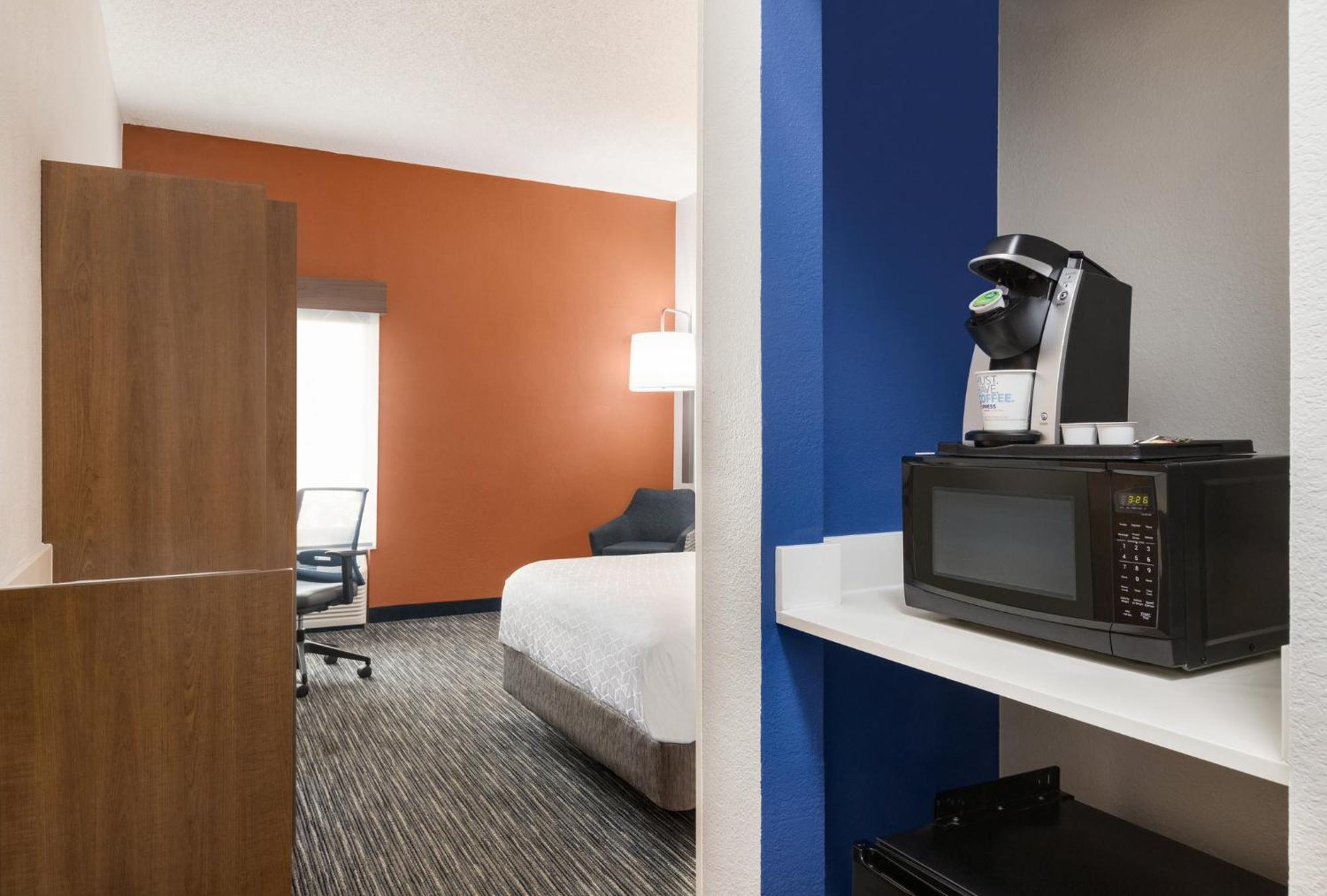 Holiday Inn Express Vero Beach-West I-95 By Ihg Екстериор снимка