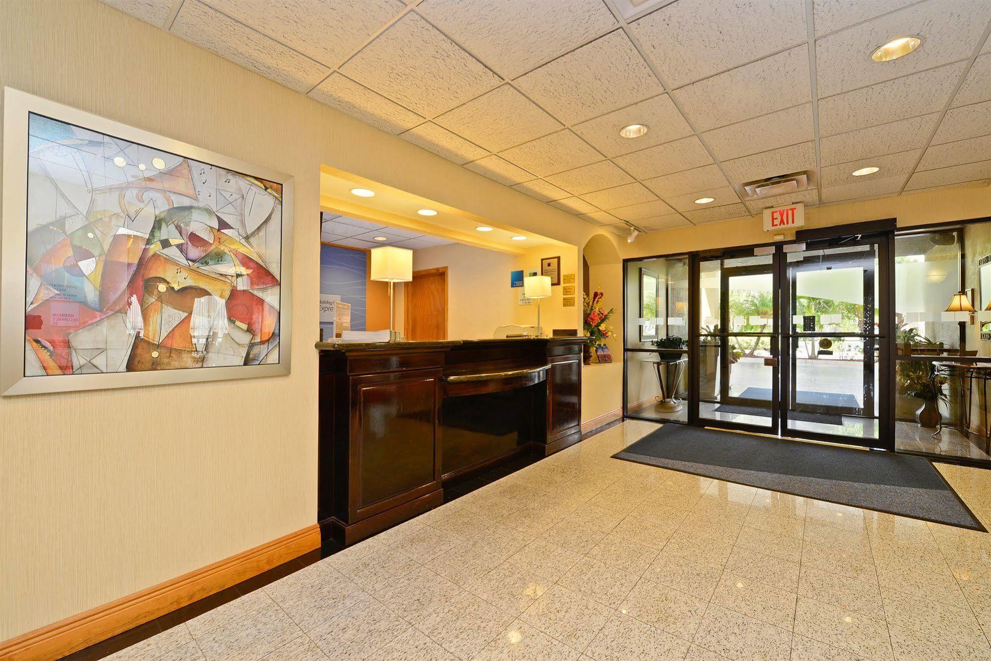 Holiday Inn Express Vero Beach-West I-95 By Ihg Екстериор снимка