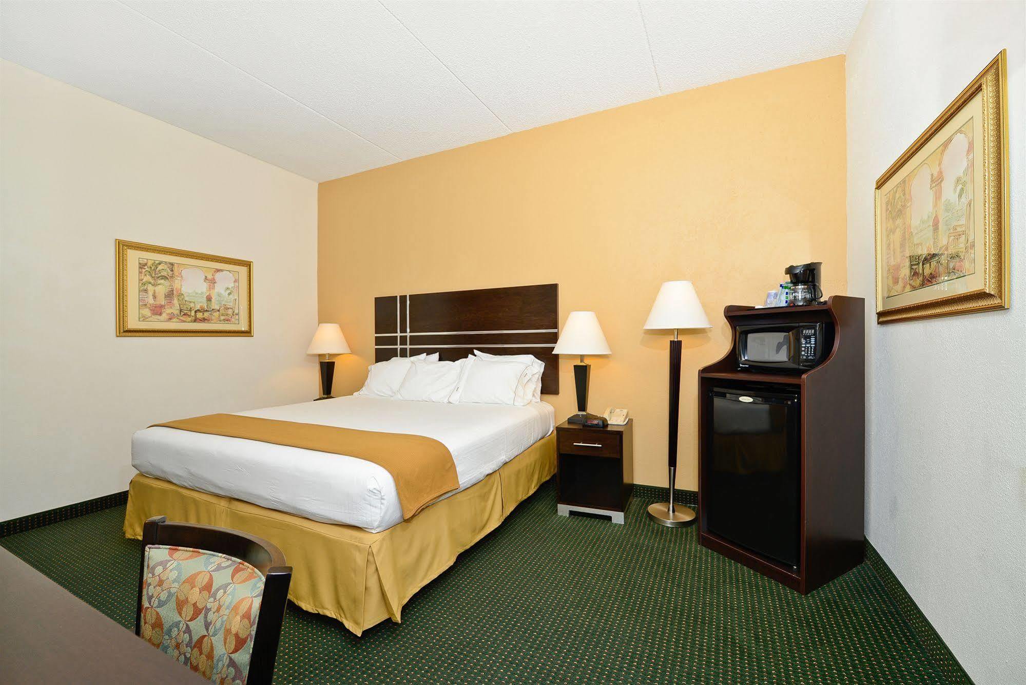 Holiday Inn Express Vero Beach-West I-95 By Ihg Екстериор снимка