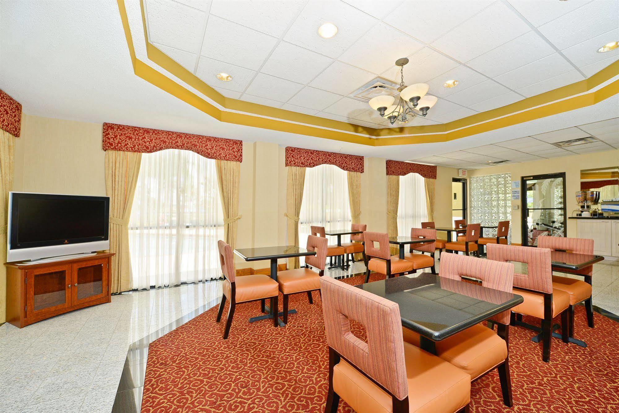 Holiday Inn Express Vero Beach-West I-95 By Ihg Екстериор снимка