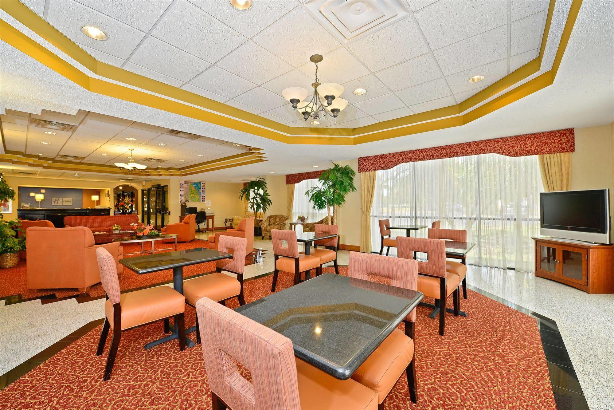 Holiday Inn Express Vero Beach-West I-95 By Ihg Екстериор снимка
