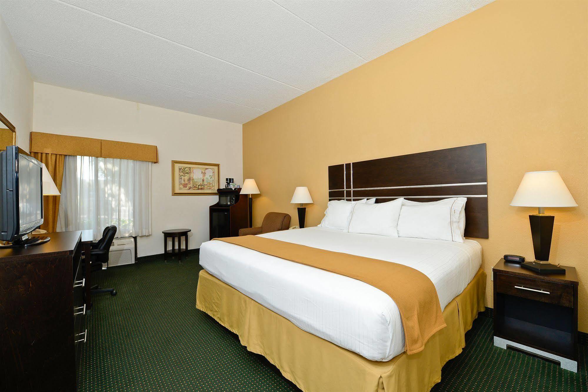 Holiday Inn Express Vero Beach-West I-95 By Ihg Екстериор снимка