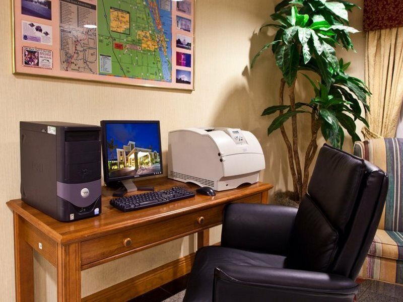 Holiday Inn Express Vero Beach-West I-95 By Ihg Екстериор снимка