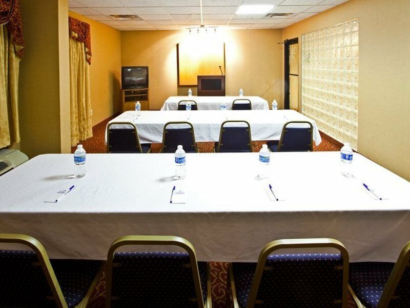 Holiday Inn Express Vero Beach-West I-95 By Ihg Екстериор снимка